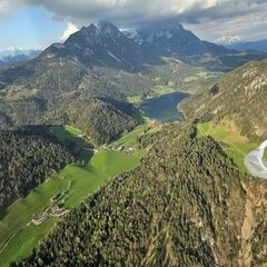Flugwegposition um 16:28:27: Aufgenommen in der Nähe von Gemeinde Söll, Österreich in 1267 Meter